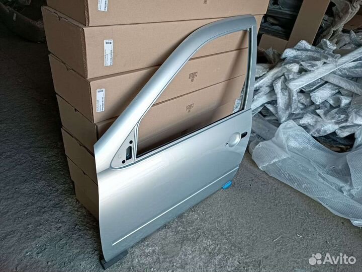 Дверь Лада гранта левая серебристый (рислинг)