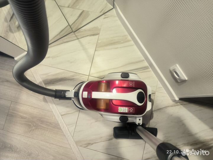 Пылесос LG Elektroniks lnk
