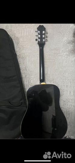Акустическая гитара
