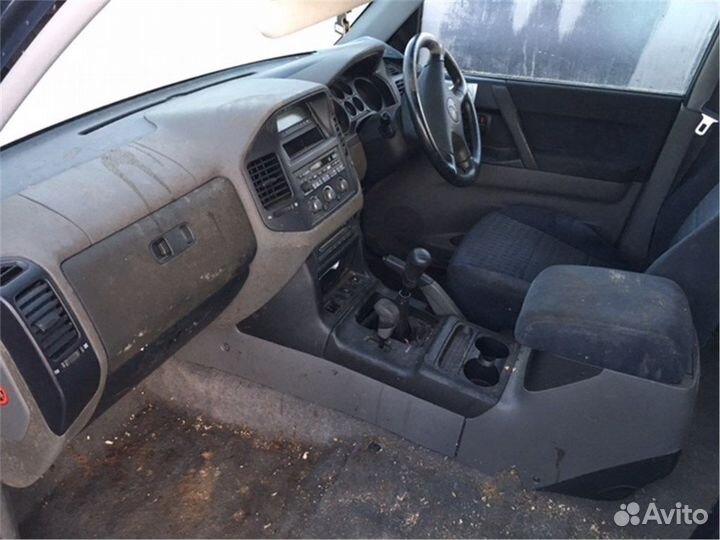 Разбор на запчасти Mitsubishi Pajero / Montero