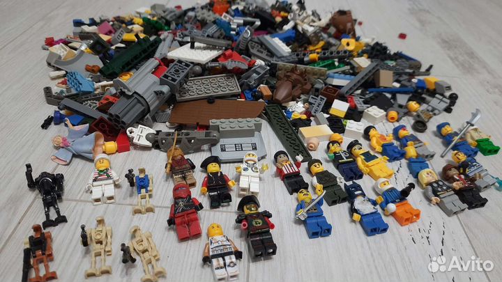 Lego россыпью и человечки