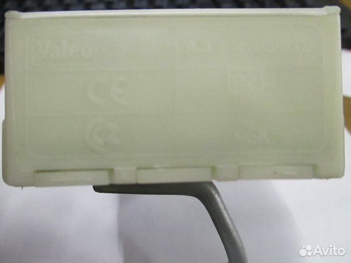 Блок управления центральным замком Toyota Avensis