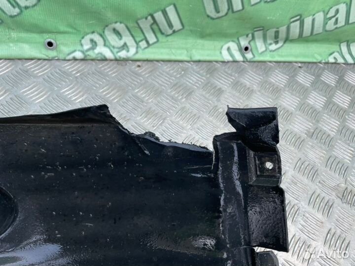 Подкрылок передний правый Mercedes-Benz C-Class