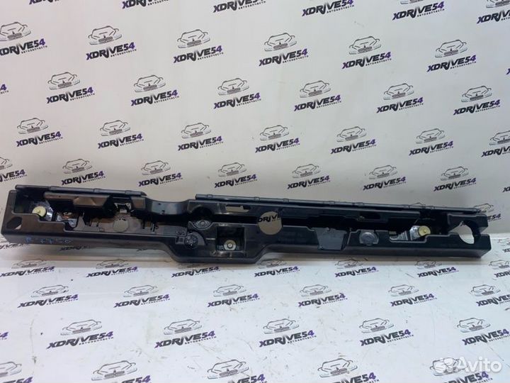 Кронштейн порога правый Bmw 520D G30 B47D20A 2017