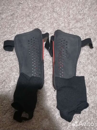 Щитки футбольные