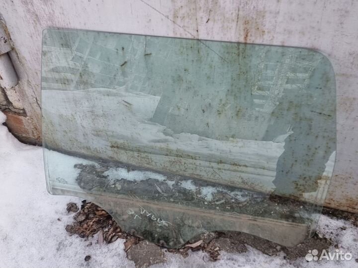 Стекло задней левой двери Лада Ларгус