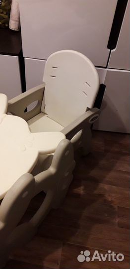 Стульчик для кормления и столик для рисования