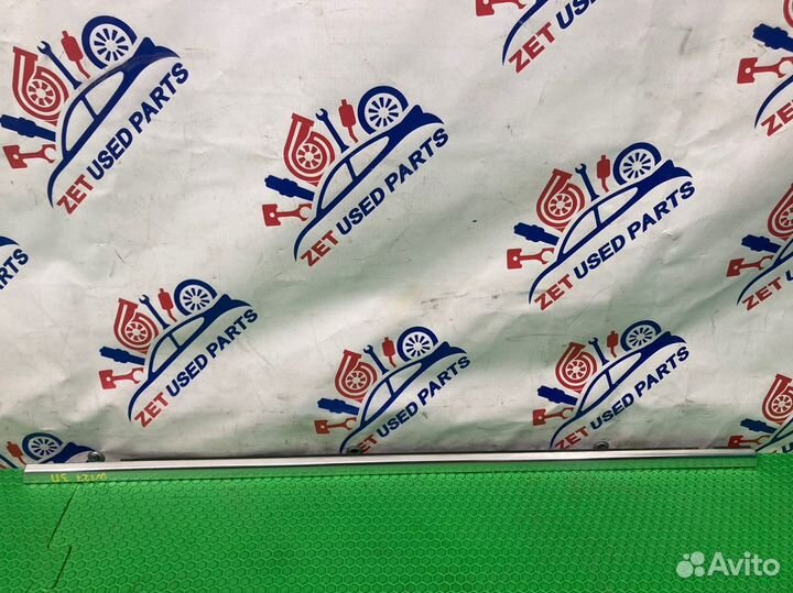 Молдинг стекла задний правый Volkswagen Touareg