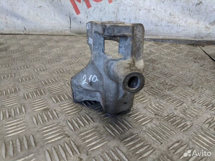 Кронштейн опоры кпп Opel Antara 2013