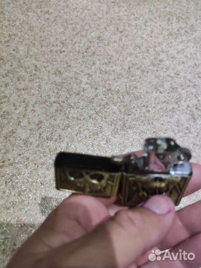 Зажигалка бензиновая с черепами