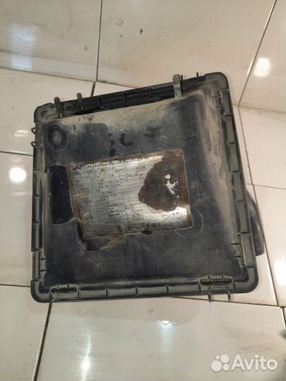 Корпус воздушного фильтра Mitsubishi Diamante F15