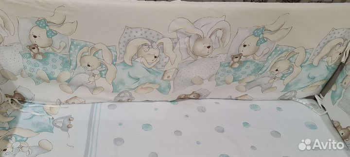 Кроватка и Комплект : борты, одеяло, подушка, т.д