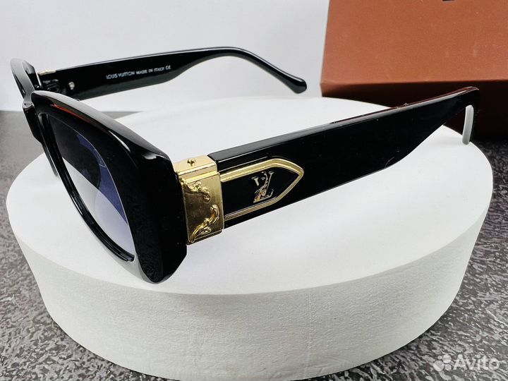 Солнцезащитные очки Louis Vuitton