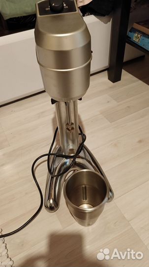 Миксер для молочных коктейлей, коктейльница