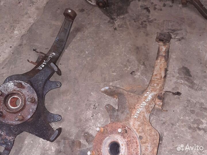 Поворотный кулак chrysler cirrus