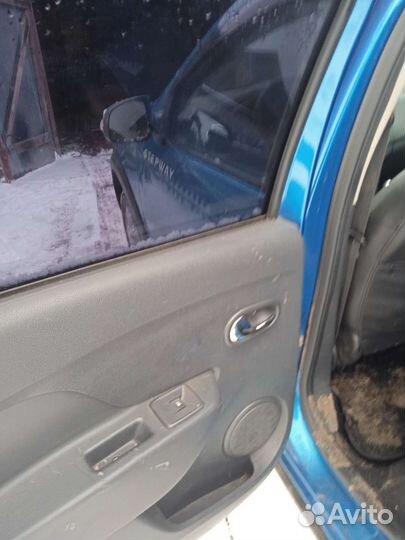 Renault Sandero Stepway 1.6 МТ, 2017, битый, 115 000 км