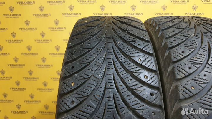 Goodyear UltraGrip Extreme 215/65 R16 98T
