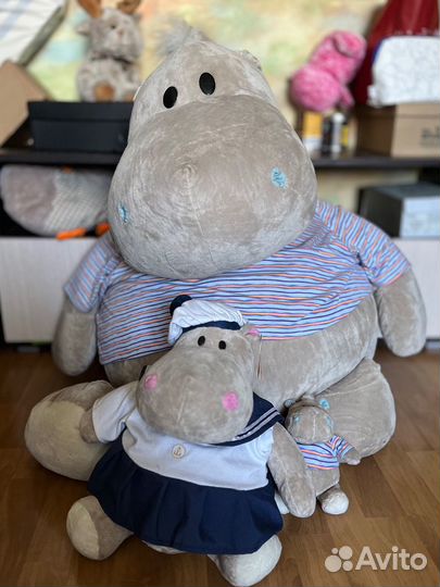 Игрушка бегемот и его семья