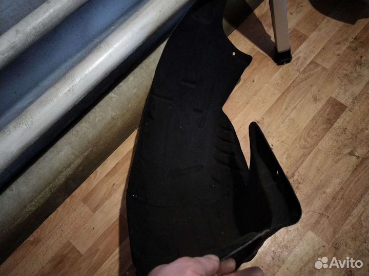 Задний правый подкрылок Мондео 4