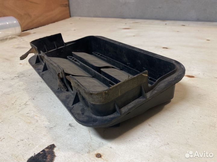 Клапан вентиляции багажника Subaru Legacy bl5