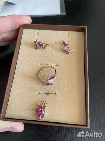 Золотой комплект Valtera рубины с брильянтами