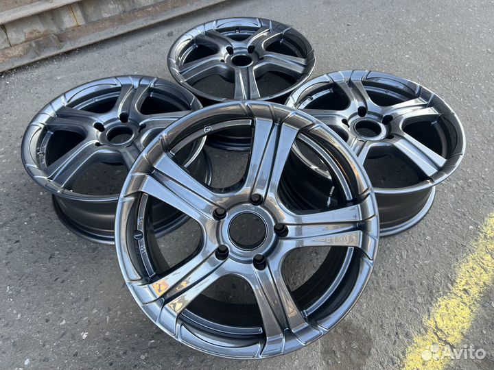 Комплект литых дисков R16 5x114.3 Dia 66.1