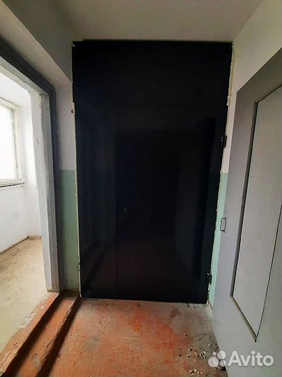 Дверь в тамбур