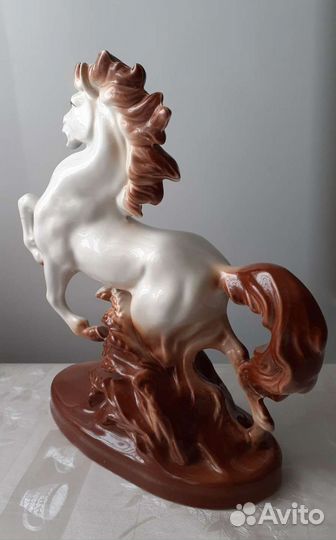 Статуэтка Конь на дыбах. Фарфор СССР
