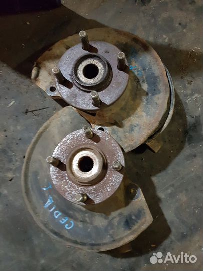 Кулак поворотный Митсубиси Ланцер Цедия