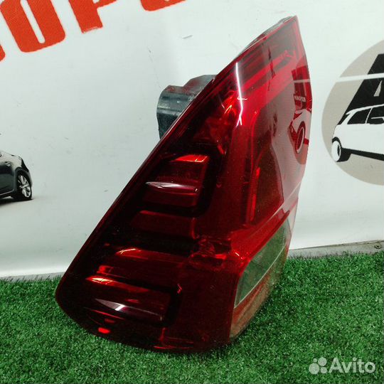 Фонарь задний левый Toyota Hilux Pick Up AN120