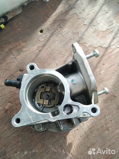 VW Tiguan вакуумный насос