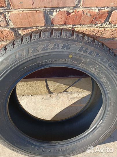 Bridgestone Blizzak Revo GZ 215/60 R17
