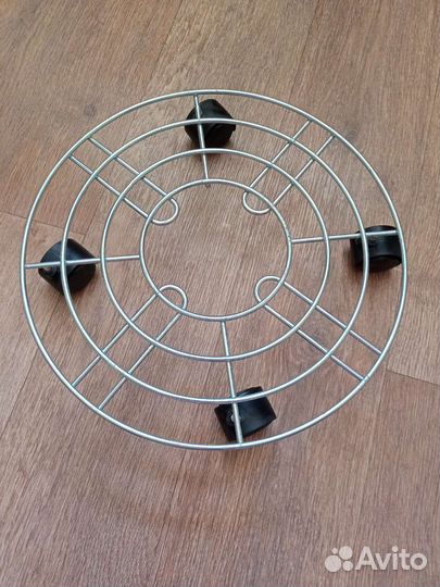 Подставка на колесиках