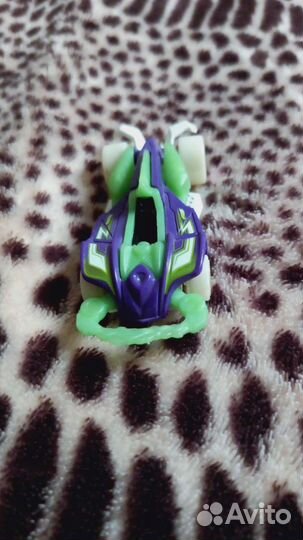 Машинка Hot Wheels Wattzup