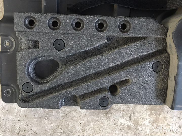 Ящик для инструмента Mercedes W203 (3103)