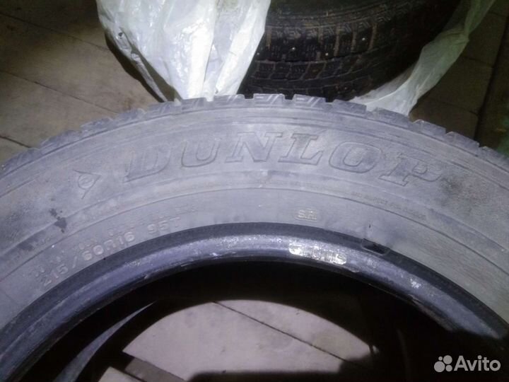 Dunlop SP Winter Ice 01 215/60 R16