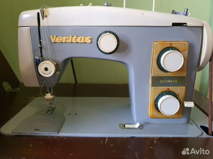 Швейная машинка Veritas Automatic в тумбе ножная