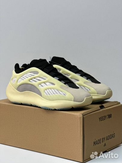 Кроссовки Adidas Originals Yeezy 700 V3