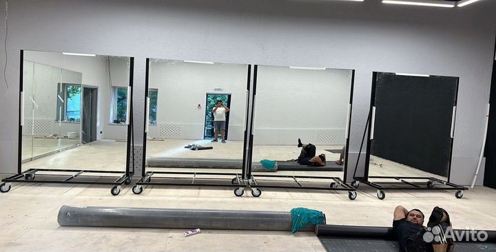 Зеркало в танцевальный зал