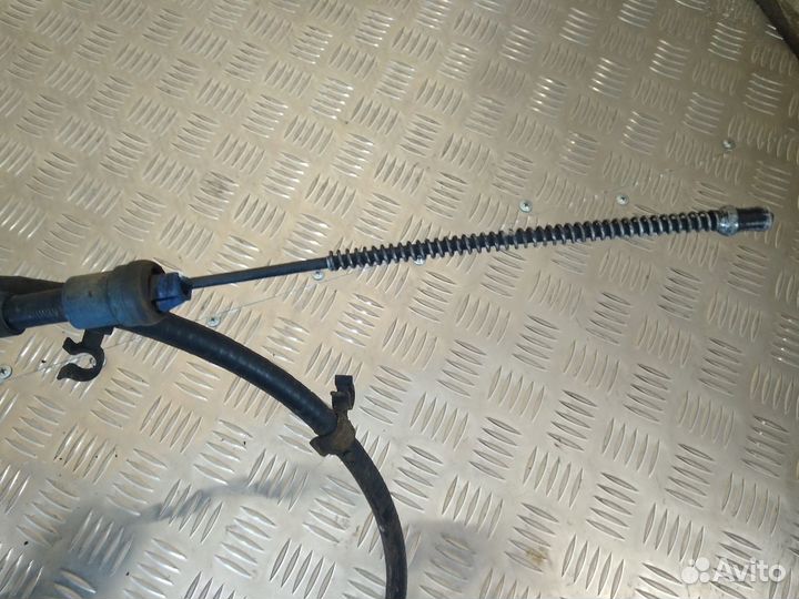 Трос стояночного тормоза Renault Sandero 2009 2014