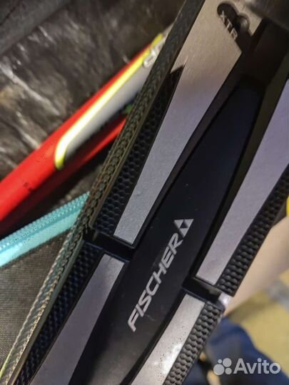 Горные лыжи и ботинки