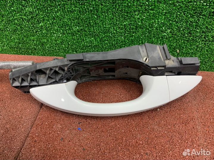 Ручка задней левой двери в сборе задняя левая