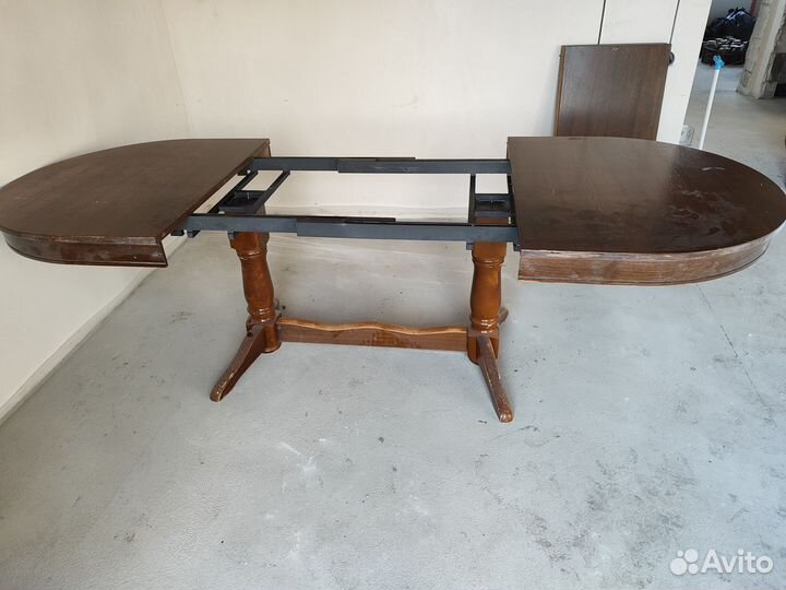 Кухонный стол и стулья