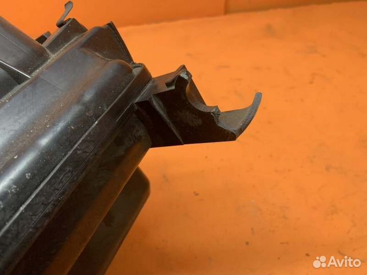 Корпус воздушного фильтра правый Infiniti Fx35 S51