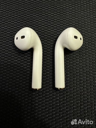 AirPods with Wireless Charging Case