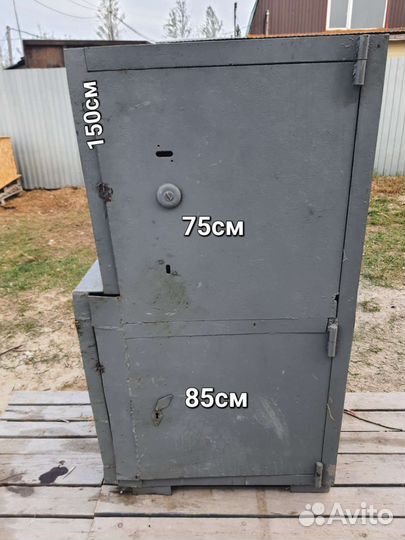 Сейф металлический