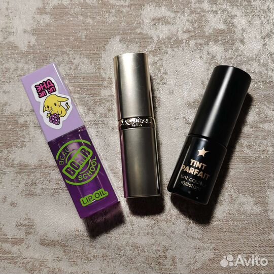 Косметика: палетки, помада, тинт, масло для губ