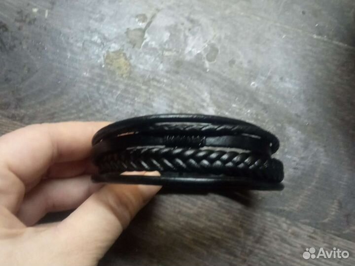 Кожаный браслет