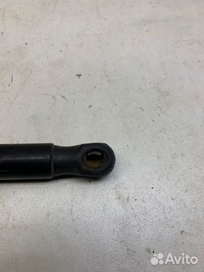 Амортизатор двери багажника Renault Duster