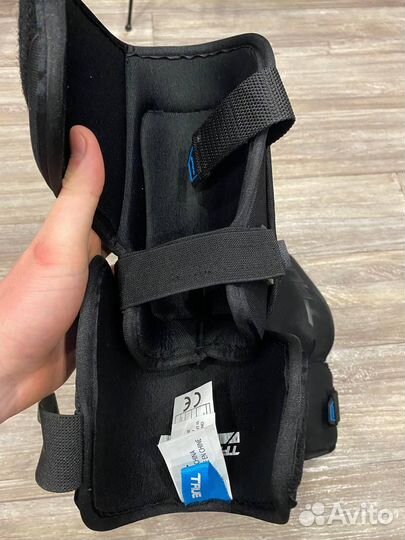 Налокотники хоккейные true